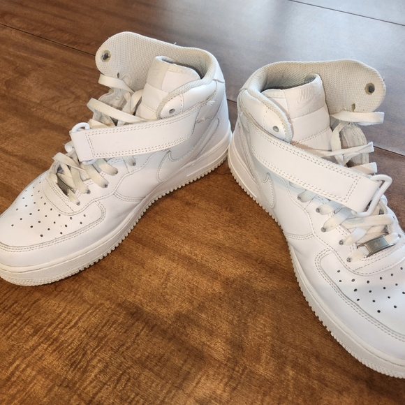 Nike Airforce 1 High Tops - Picture 2 of 5